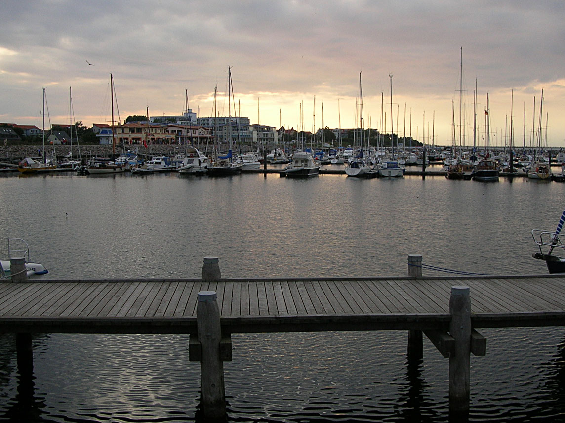 Hafen mit Segelschiffen